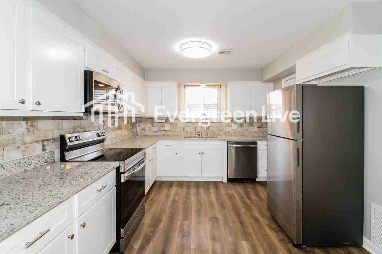 3009 Shadybrook Dr - Photo 5 of 21