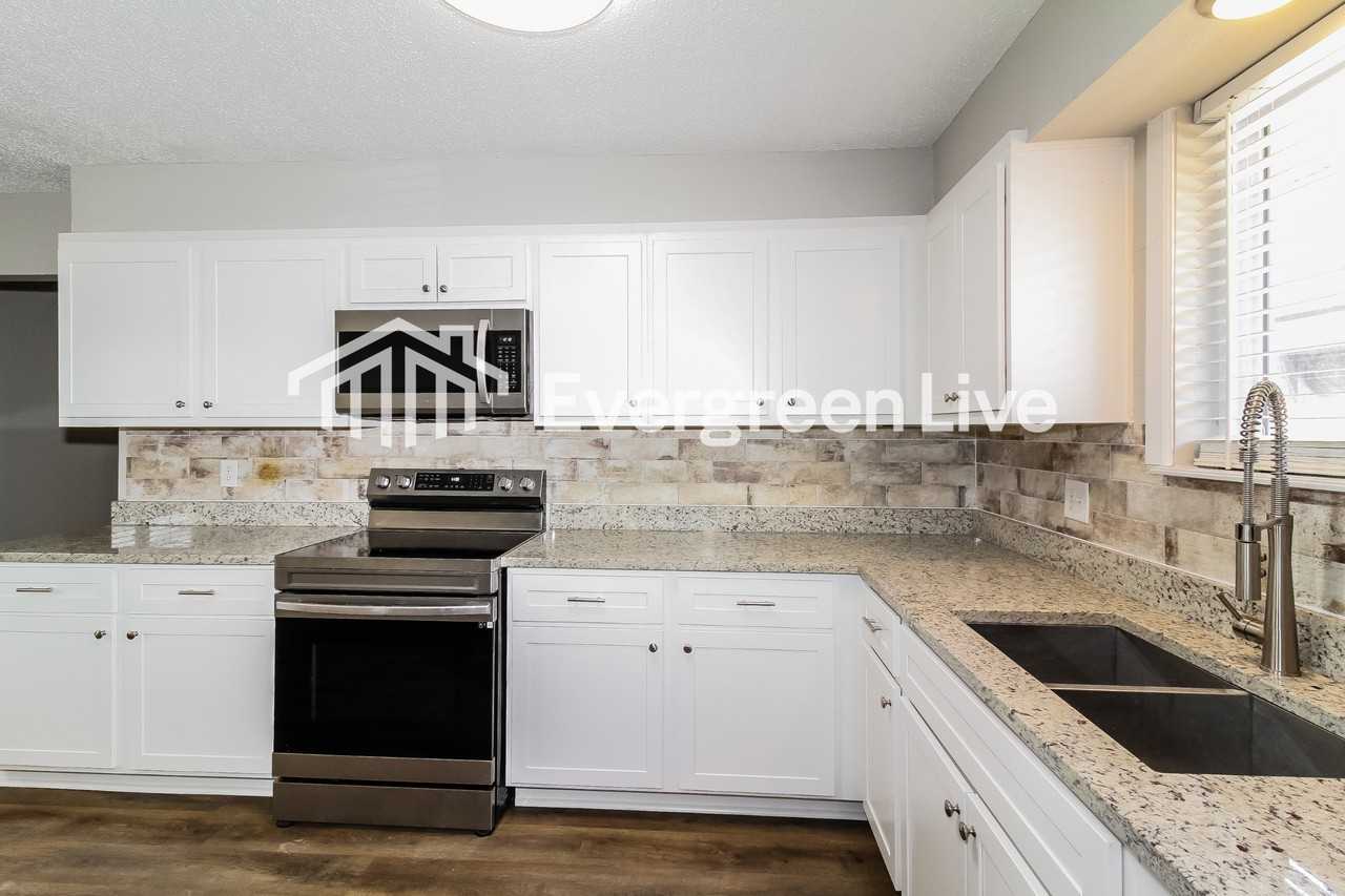 3009 Shadybrook Dr - Photo 6 of 21