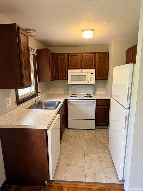195 Wall St - Photo 6 of 8