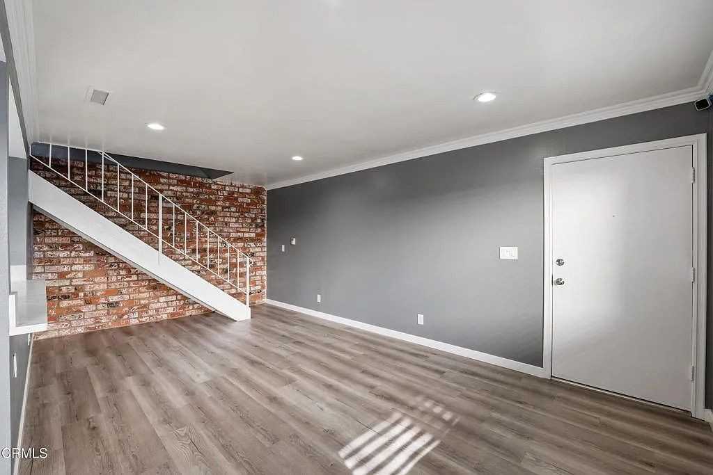 2612 Tiller Ave - Photo 6 of 15