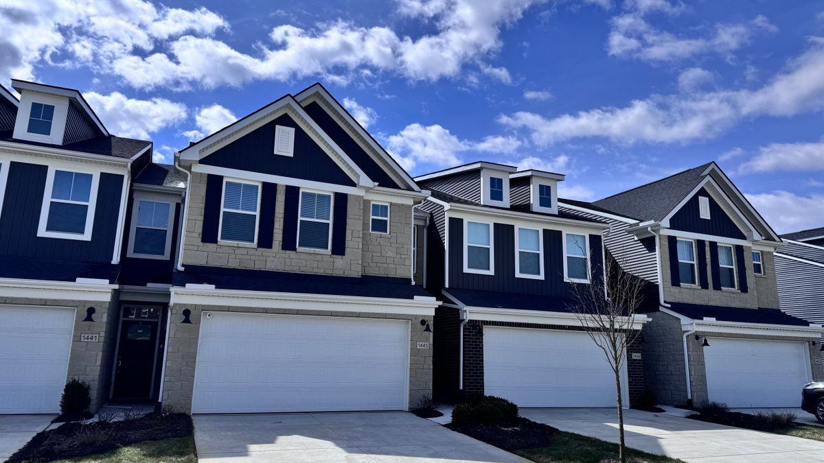 1445 Superior Dr - Photo 2 of 21