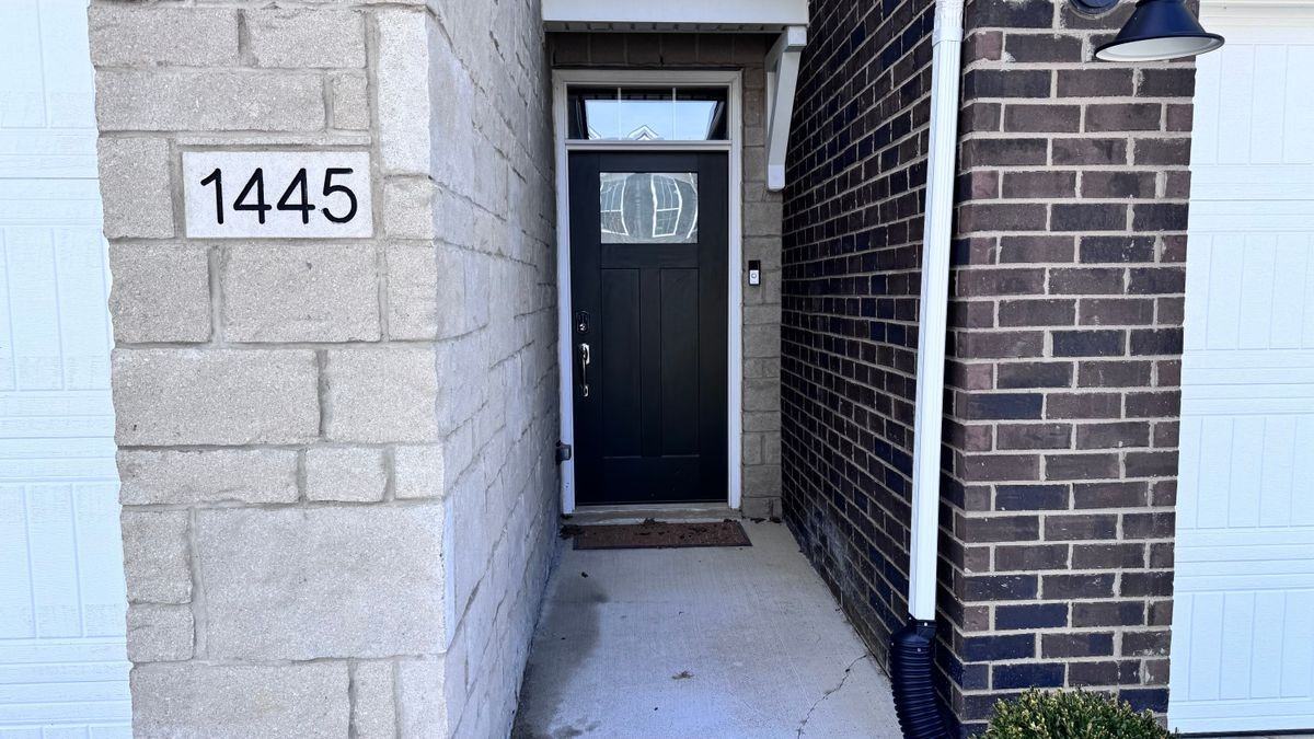 1445 Superior Dr - Photo 4 of 21