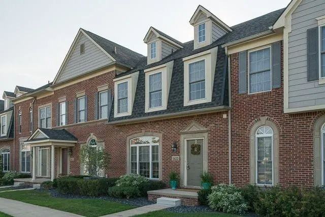 1622 Commodore Cir - Photo 3 of 34