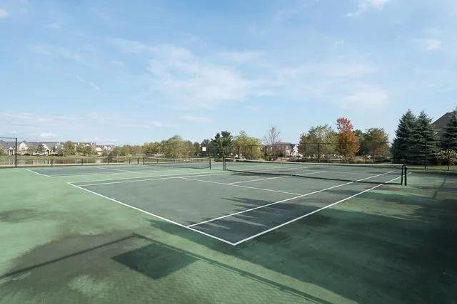 1622 Commodore Cir - Photo 5 of 34