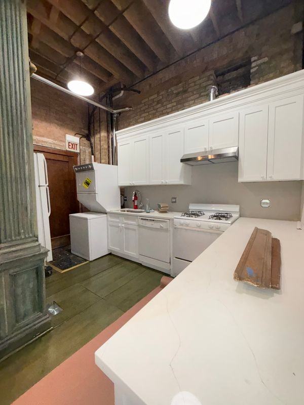 936 W Roscoe St - Photo 4 of 14