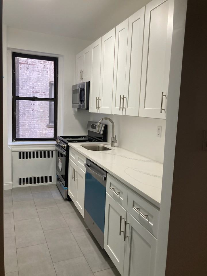 2601 Glenwood Road #3P - Photo 2 of 8