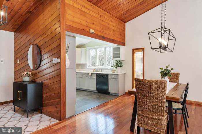 415 Bay City Rd - Photo 6 of 16