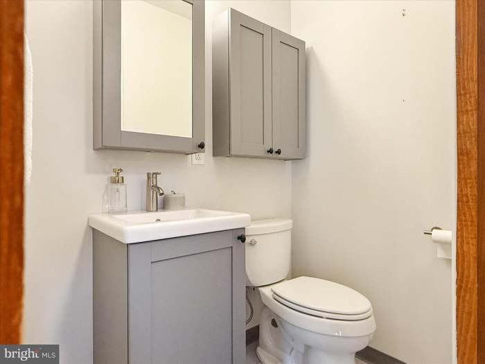 415 Bay City Rd - Photo 7 of 16