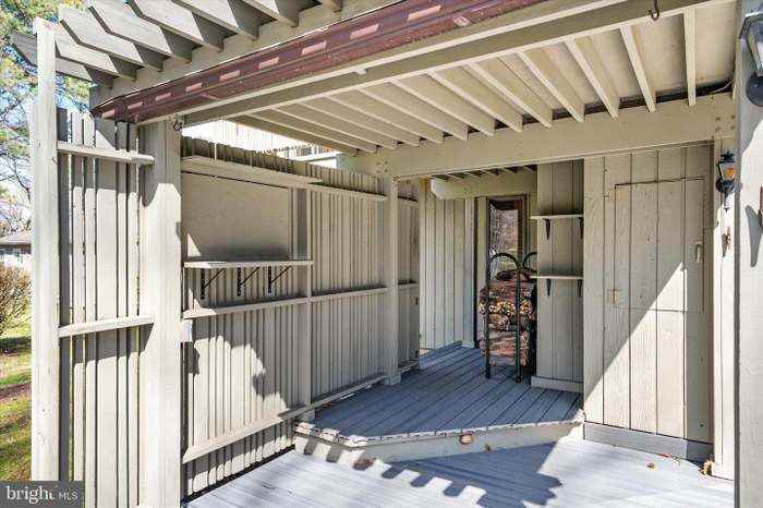 415 Bay City Rd - Photo 5 of 16