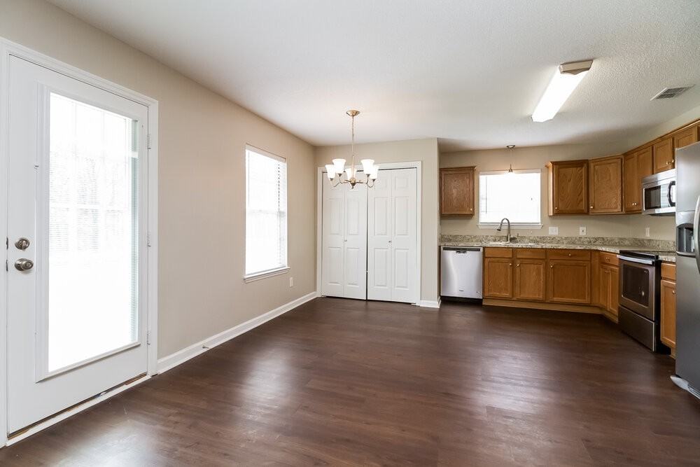 6620 Shadyview Dr - Photo 4 of 14