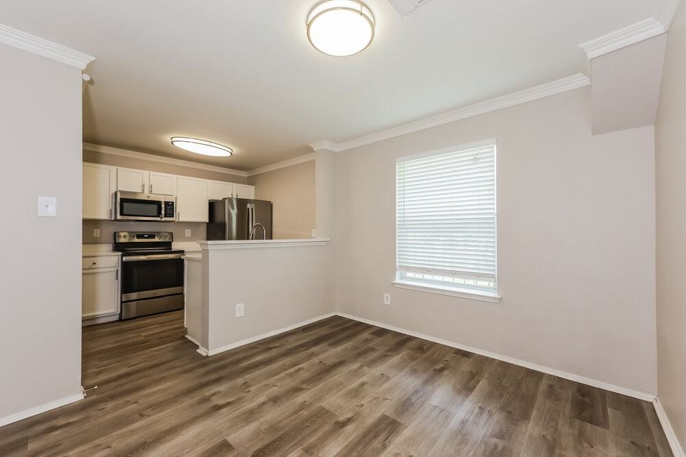 1016 Matamoros Plz - Photo 6 of 17