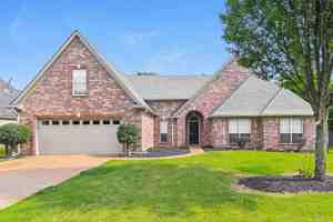 featured image of 2704 Greencliff Dr