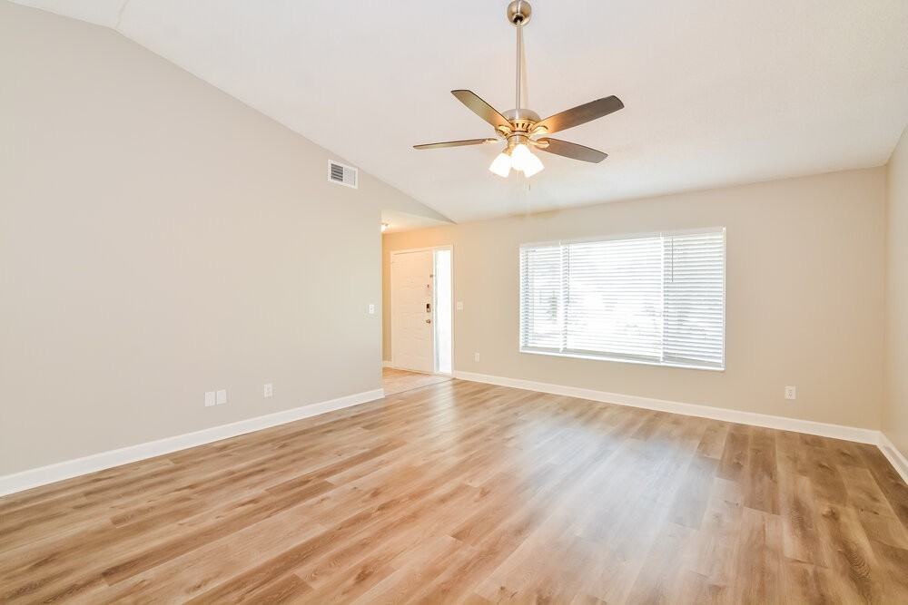 426 Iowa Woods Cir E - Photo 7 of 17