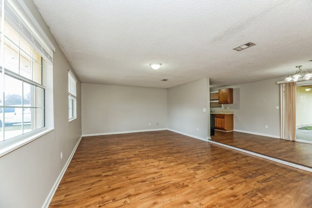 2819 Kiowa Ave - Photo 3 of 19