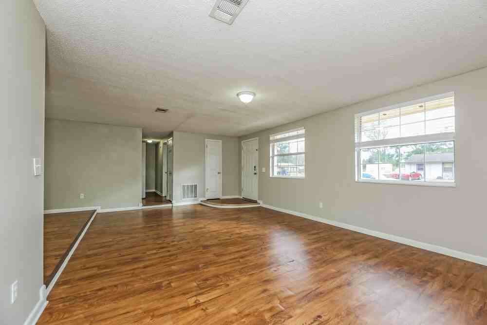 2819 Kiowa Ave - Photo 5 of 19