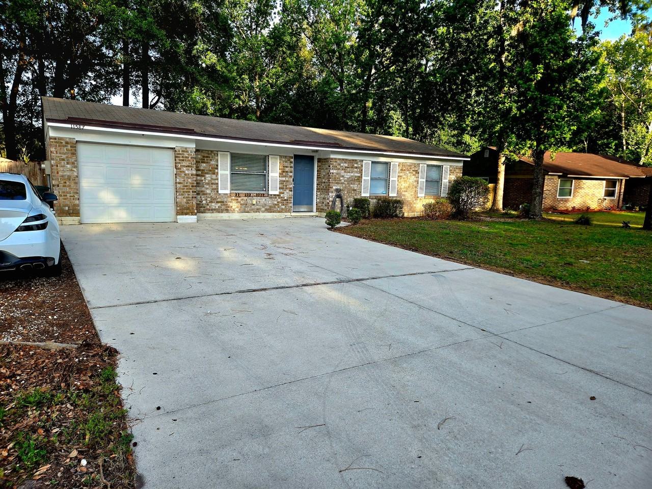 11587 Gwynford Ln - Photo 4 of 20