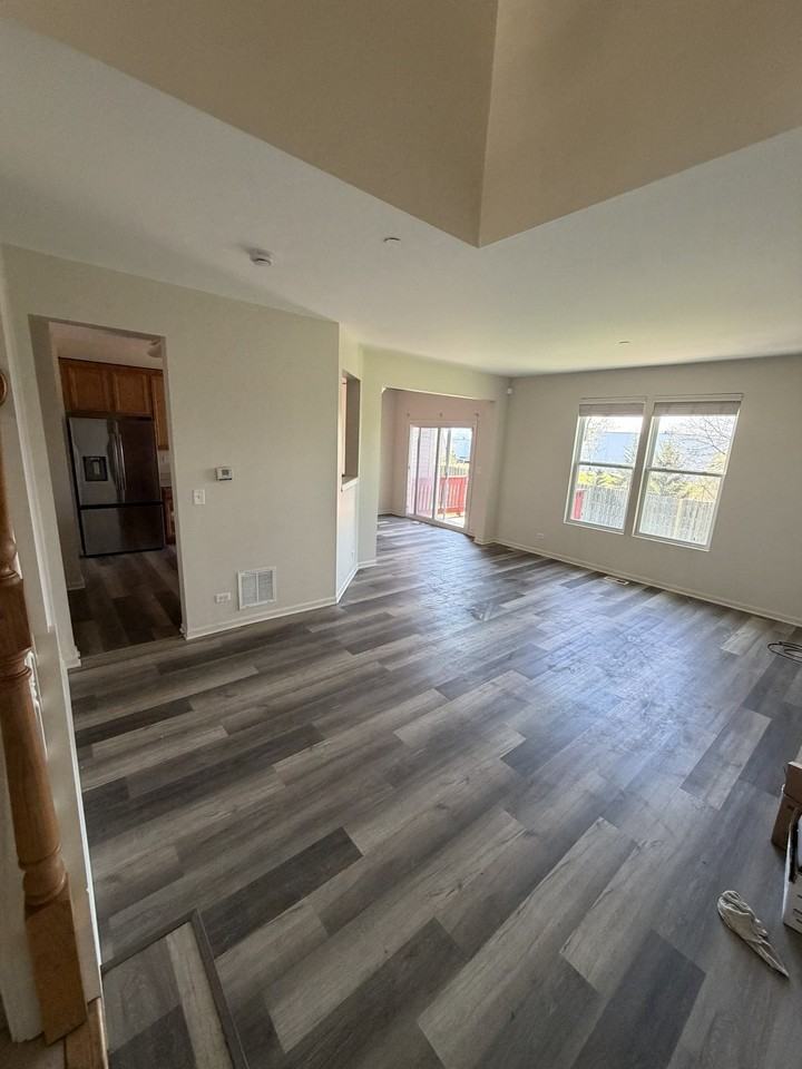 1527 Yellowstone Dr - Photo 4 of 14
