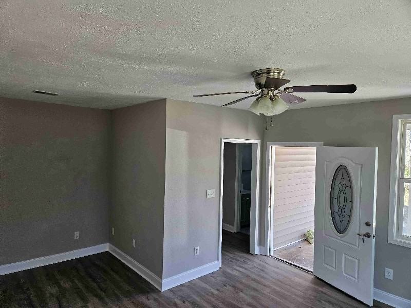 150 Pine St #B - Photo 3 of 7