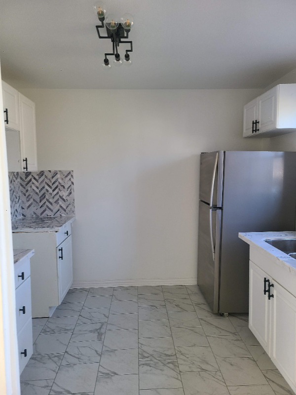 701 College St - Photo 2 of 5