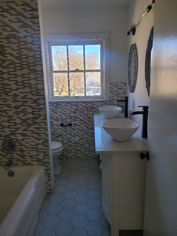 701 College St - Photo 4 of 5