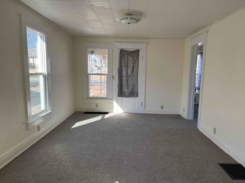 202 6th Ave E - Photo 2 of 12