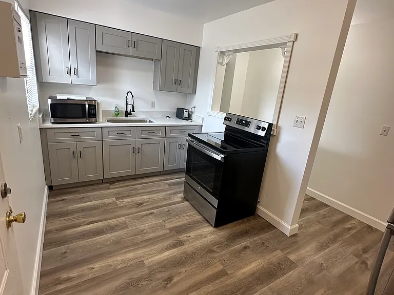 8117 Alveron Ave - Photo 4 of 6