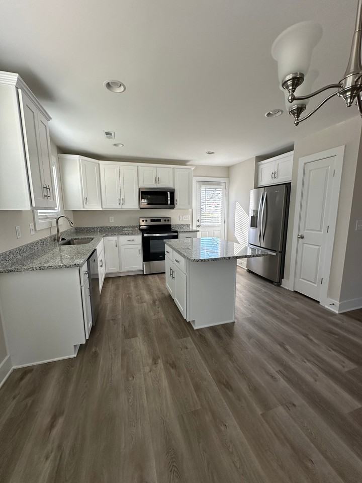 802 Union St - Photo 4 of 6