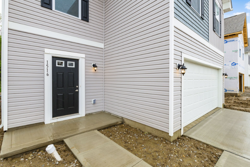 1516 Billingham Dr - Photo 6 of 39