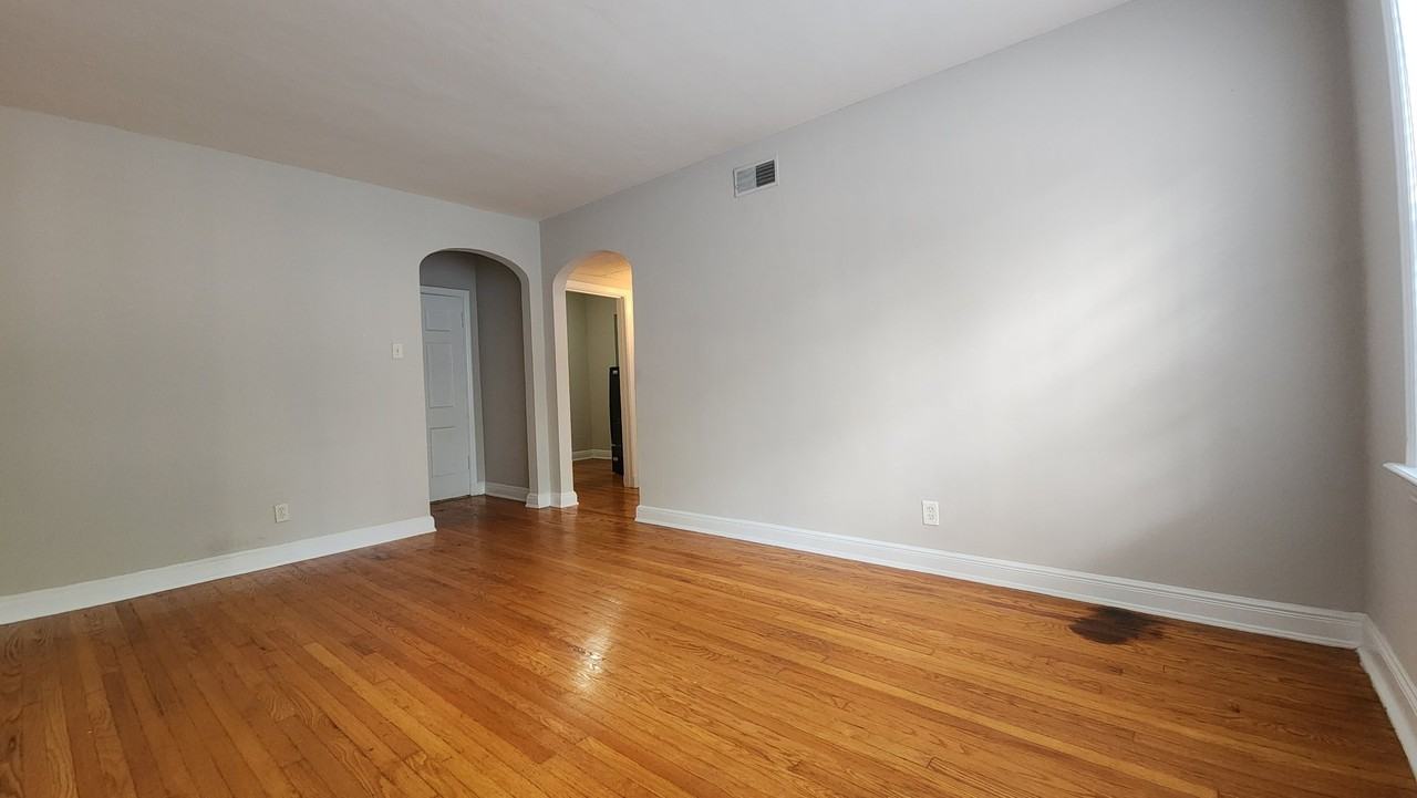 1042 Sanford Ave - Photo 2 of 10