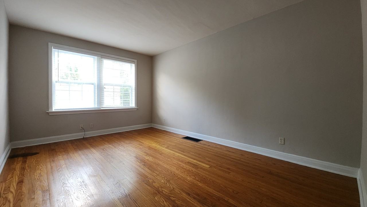 1042 Sanford Ave - Photo 4 of 10