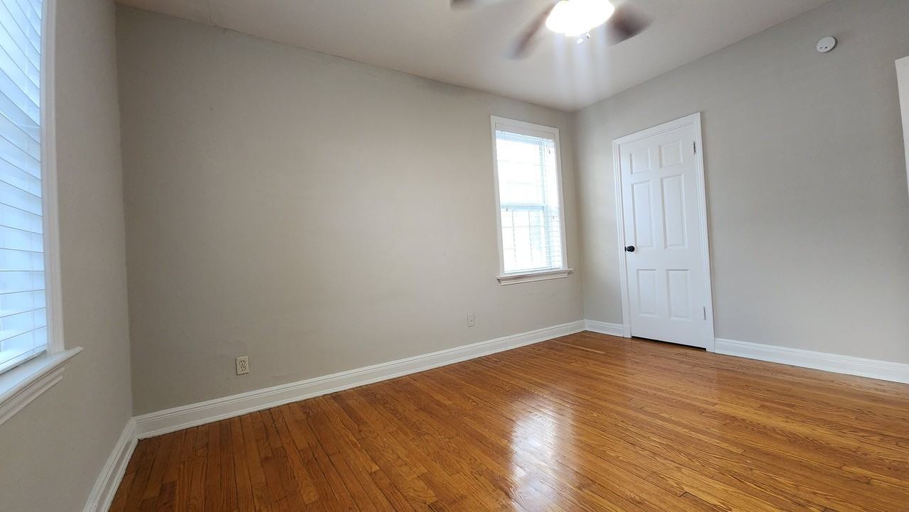 1042 Sanford Ave - Photo 6 of 10