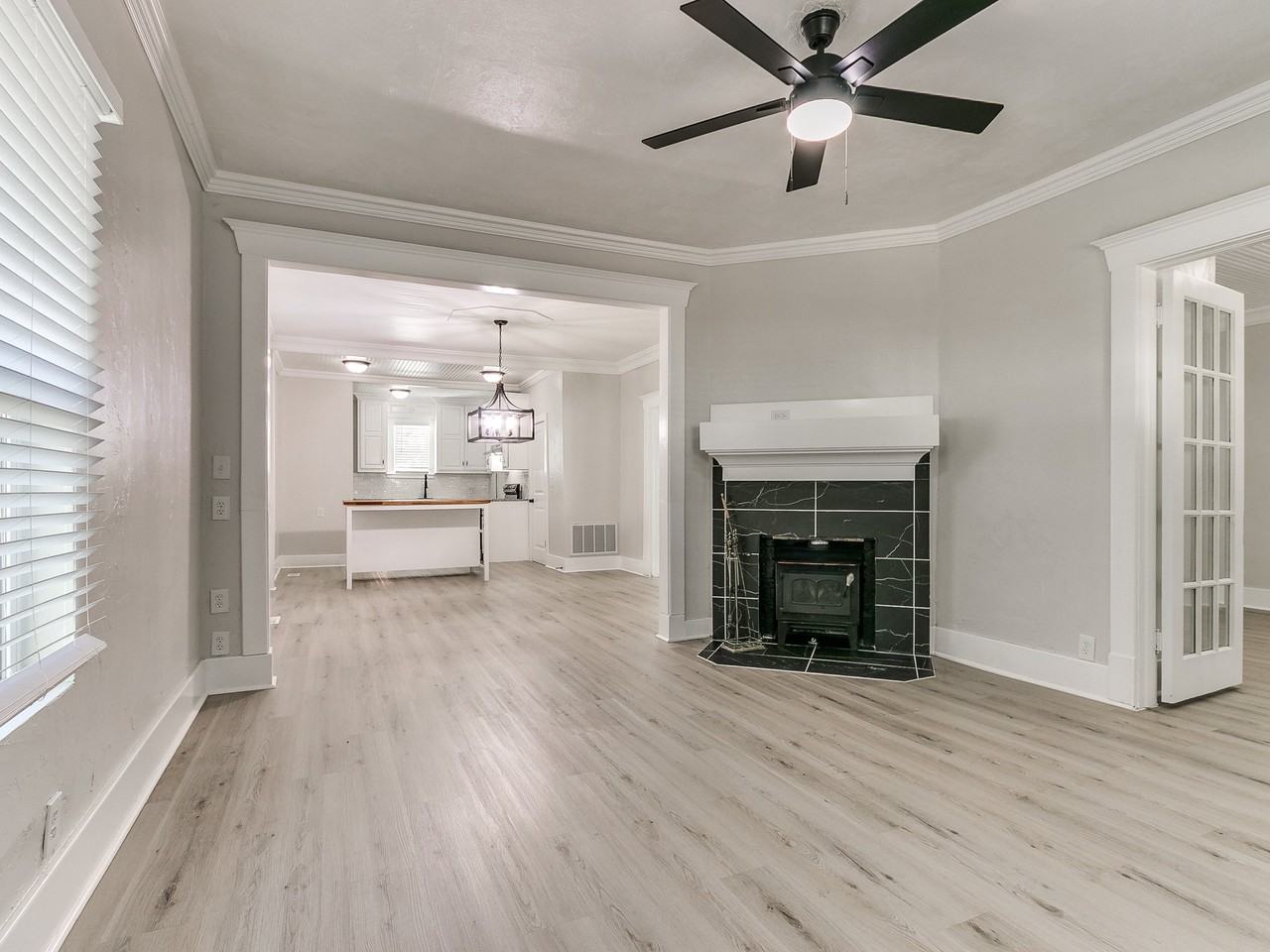 1828 W Park Pl - Photo 2 of 15