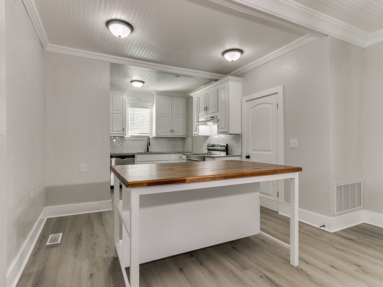 1828 W Park Pl - Photo 5 of 15