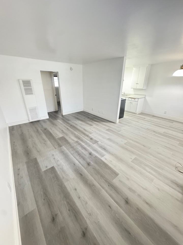 1133 E Alosta Ave #12