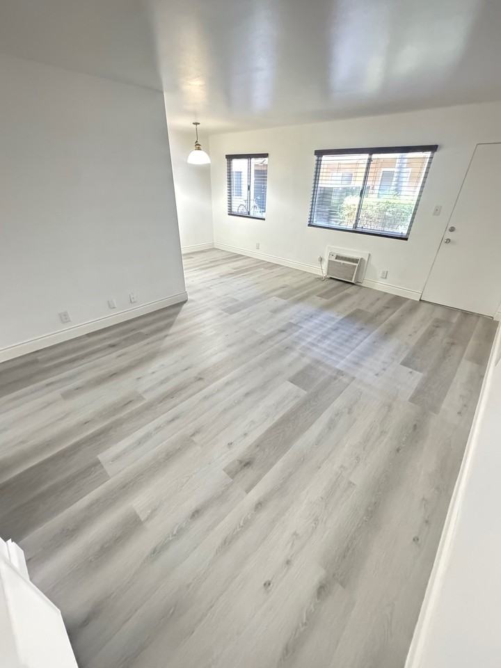 1133 E Alosta Ave #25