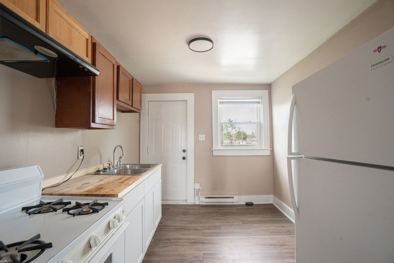 1918 W Washington St #4 - Photo 2 of 10