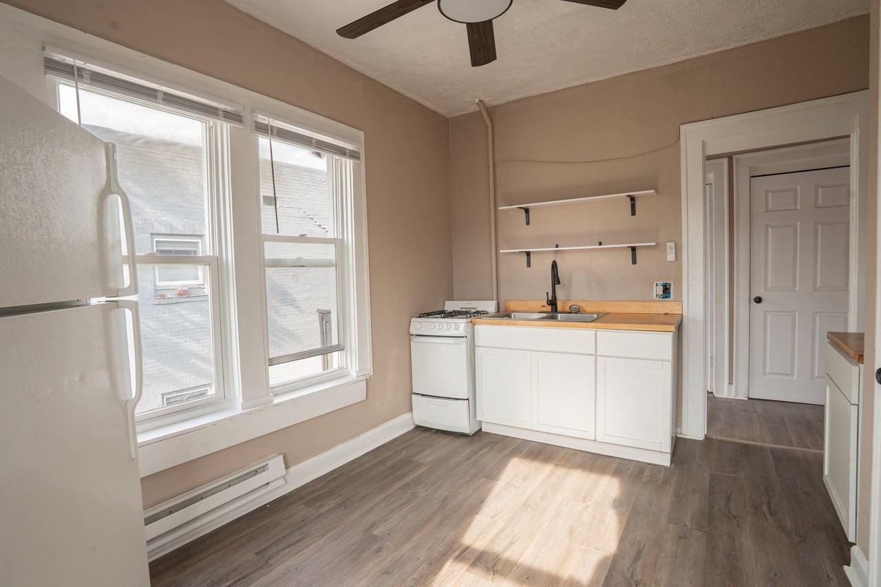 1918 W Washington St #12 - Photo 2 of 12