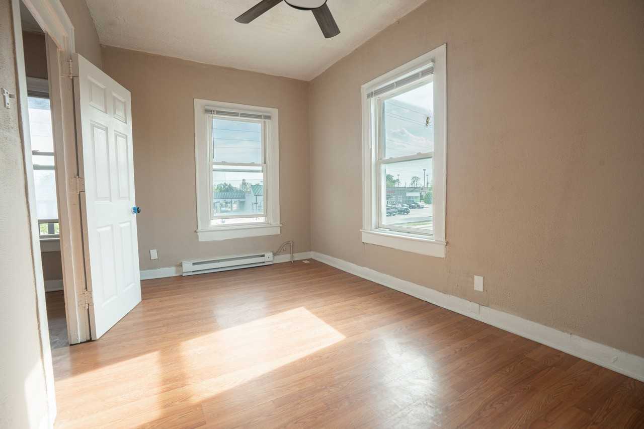 1918 W Washington St #12 - Photo 4 of 12