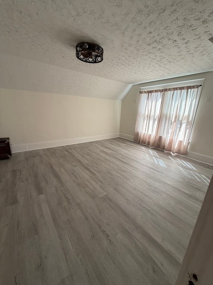 401 E Broad St #1 - Photo 2 of 6