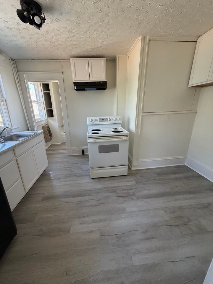 401 E Broad St #1 - Photo 3 of 6
