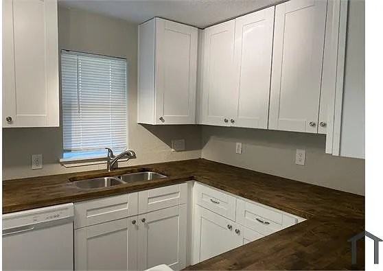 806 4th Ave N - Photo 3 of 8