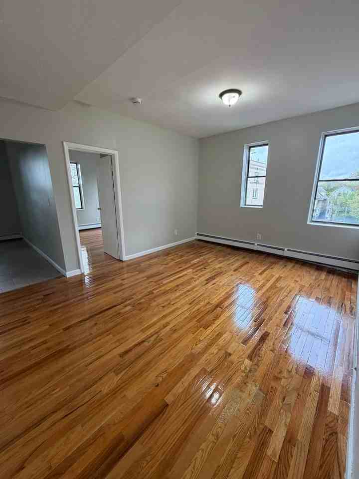 246 Roseville Ave #3D - Photo 2 of 4