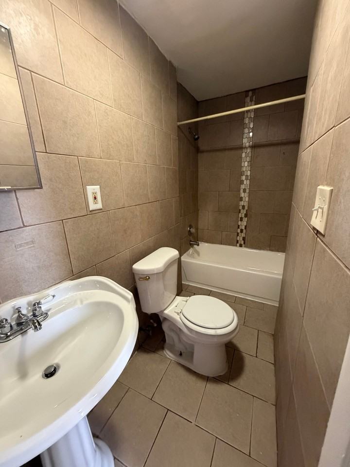 246 Roseville Ave #3D - Photo 4 of 4