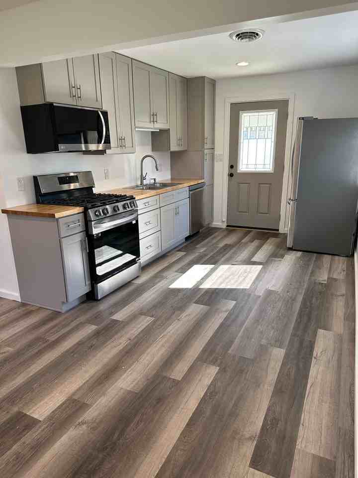 414 Maple Dr #B - Photo 3 of 10