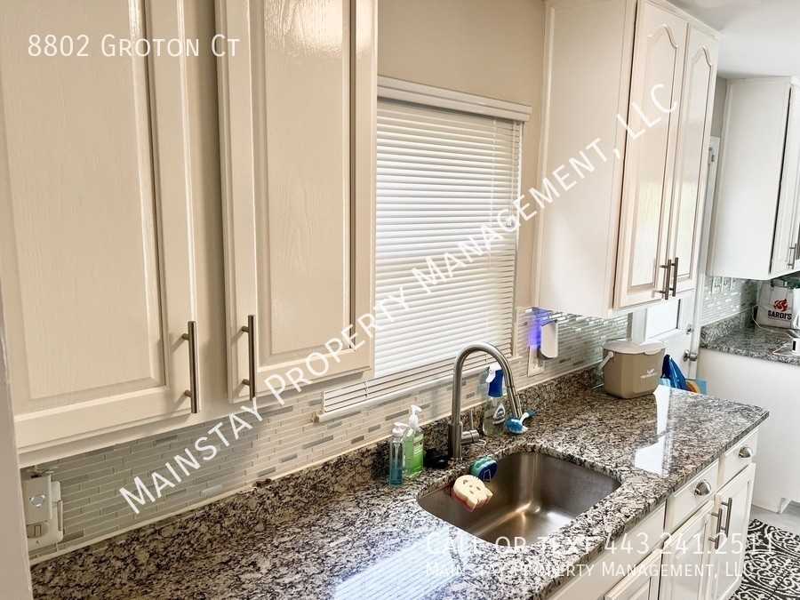 8802 Groton Ct - Photo 5 of 32