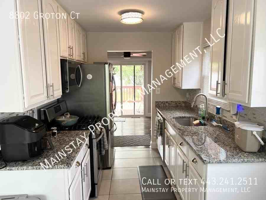 8802 Groton Ct - Photo 6 of 32