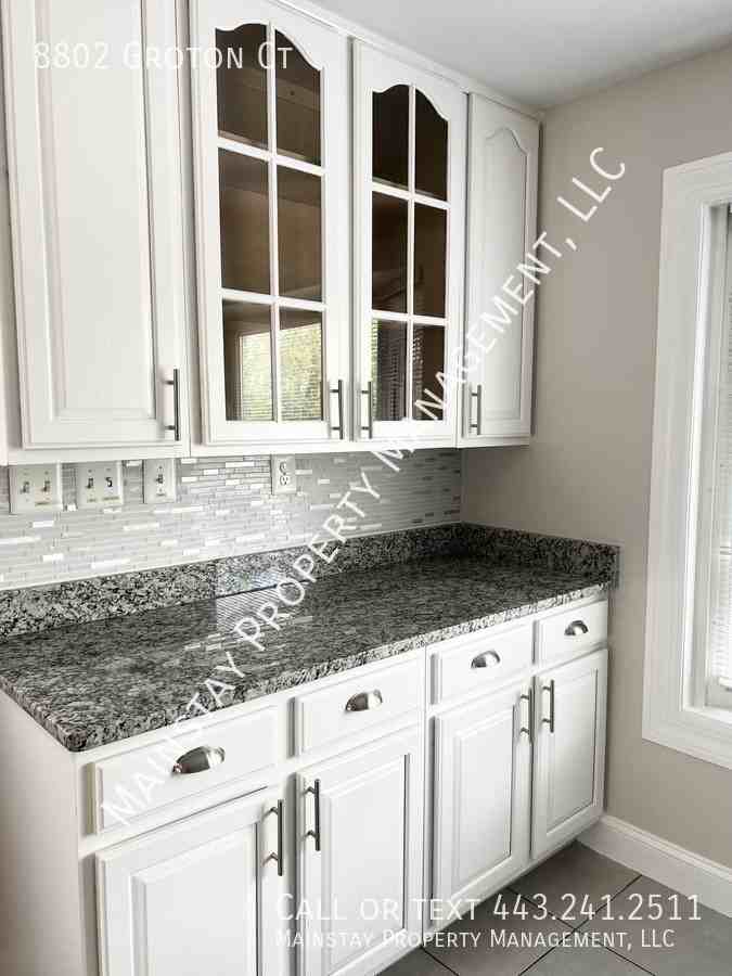 8802 Groton Ct - Photo 7 of 32