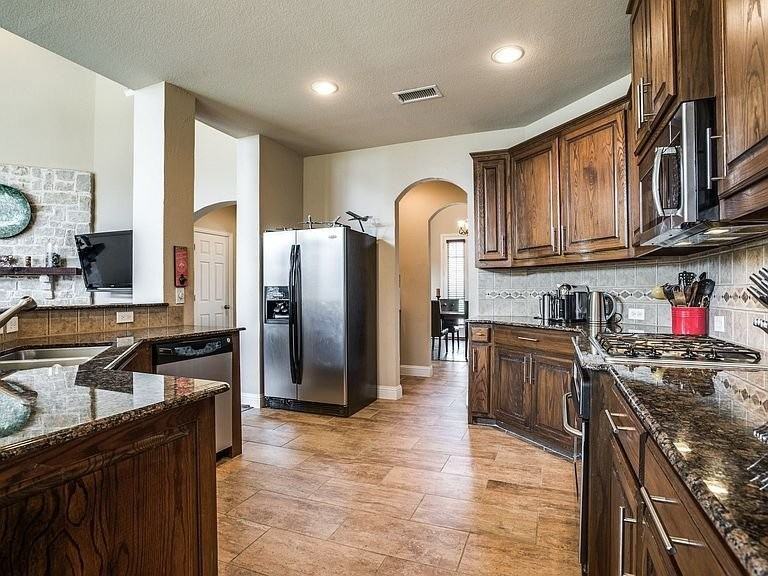 9595 Knight Ln - Photo 3 of 16