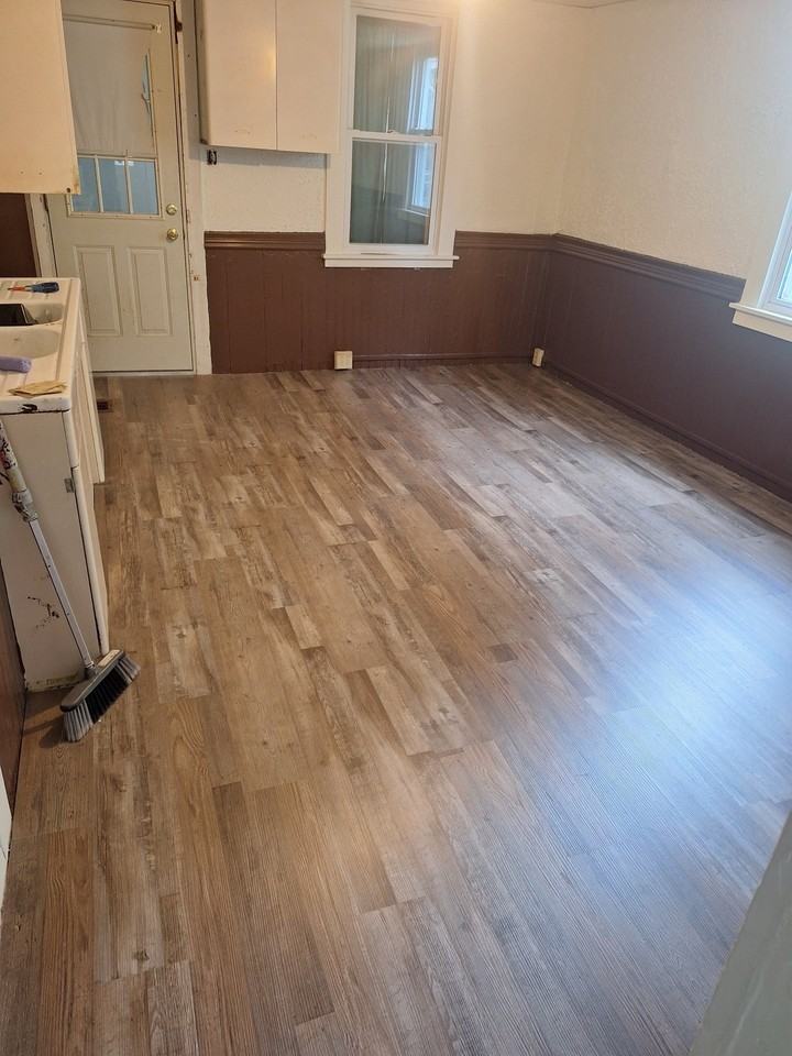 410 Oak St - Photo 2 of 3