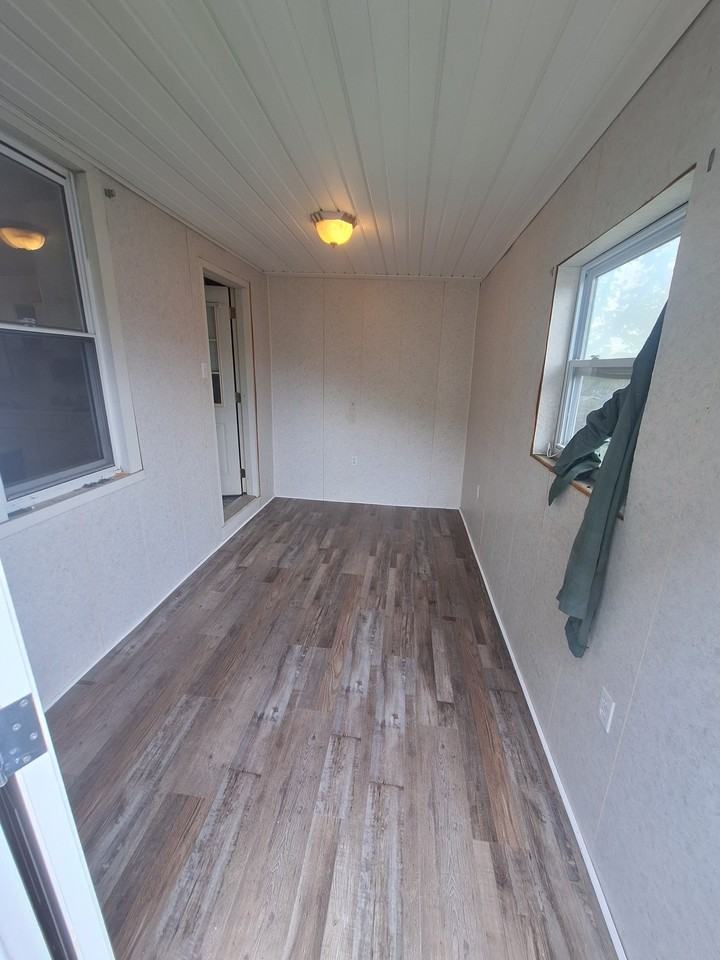 410 Oak St - Photo 3 of 3